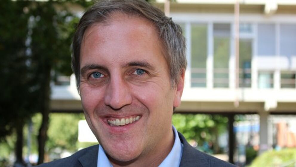 Foto (Universität Paderborn): Prof. Dr. Timm Albers von der Universität Paderborn leitet die Studie zum Bundesprogramm Kita-Einstieg. 