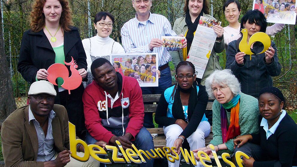 Auf dem Foto sind von links nach rechts zu sehen: Verwaltungsfachangestellte Jennifer Geisler, Studentin Xiang Gu, Studierendenpfarrer Matthias Surall, Gemeindeassistentinnen Sonja Güttler und Na Wang, Küsterin Elisabeth Jansen (obere Reihe) sowie Stude