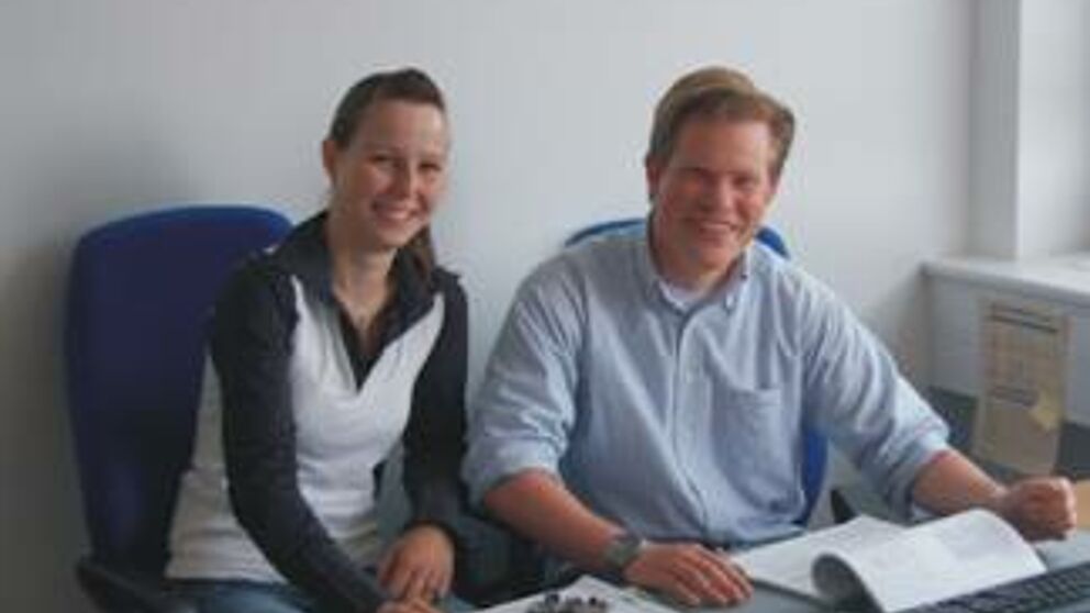 Foto (EIM): Elektrotechniker: Verena Görlich und Kai Gathmann freuen sich über die ausgezeichneten Studienbedingungen an der Universität Paderborn.