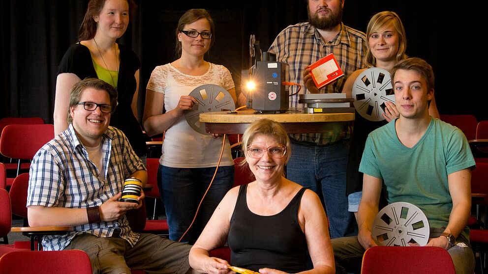 Foto (Universität Paderborn): von links: Arne Beckmann, Johanna Doyé, Isabel Danitz, Prof. Dr. Annette Brauerhoch, Alexander Schultz, Madeleine Ruhe und Christoph Hendrichs.