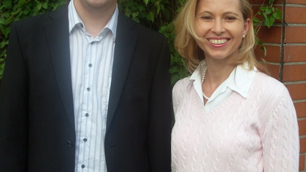 Foto (AIESEC): Eduard Schikurski (li.), Präsident AIESEC, und Renate Irene Mahr, Business Coach