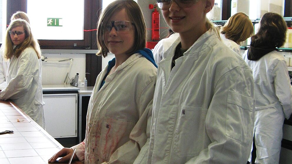 Foto (Universität Paderborn): Teilnehmerinnen am Girls‘ Day 2009
