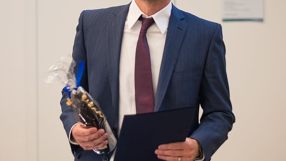Foto (MaFAT): Prof. Dr. Michael Ebert, neuberufener Professor für „Betriebswirtschaftslehre, insbesondere Controlling“, an der Universität Paderborn, bekam auf der Jahresveranstaltung vom Mannheimer Forum Accounting & Taxation im September den „Yo