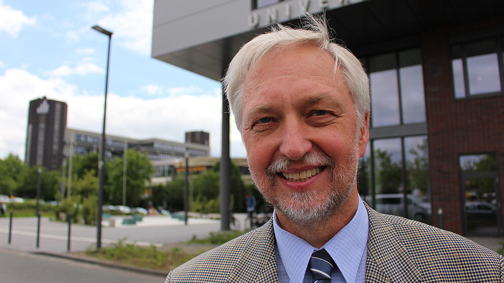 Foto (Universität Paderborn, Frauke Döll): Prof. Dr. Wilhelm Schäfer, Präsident der Universität Paderborn.