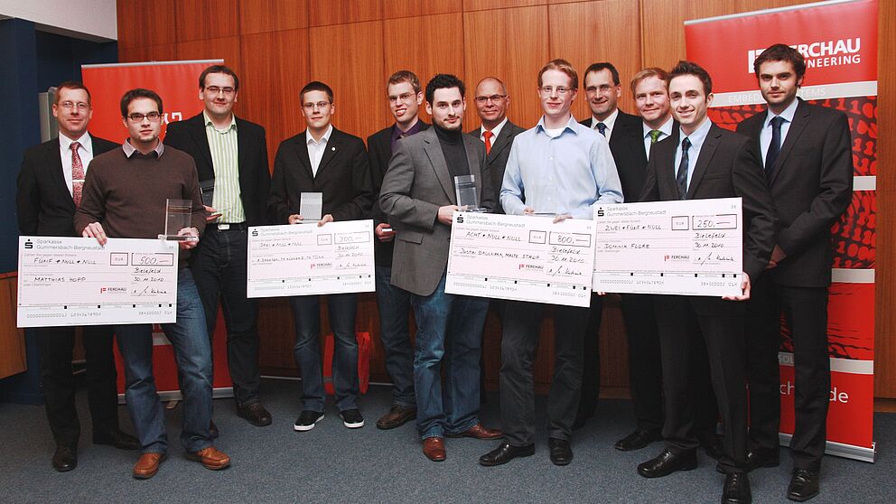 Foto (Universität Paderborn, Markus Wecker): Die Preisträger und Initiatoren des Ferchau-Förderpreises 2009 (v. li.): Dipl.-Ing. Richard Knoke, Ferchau-Engineering GmbH, Matthias Hopp, Andreas Derksen, Thomas Töws, Thomas Künneke, Justin Baulmann, Pr
