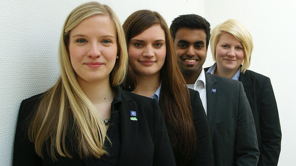 Foto: Das neue Vorstandsteam des Campus Consult e.V.: (v. l.) Astrid  Flemming (1. Vorsitzende / Vorstand Netzwerke), Kristina Lizenberger (Vorstand  Finanzen & Recht), Sasikaran Sathalingam (Vorstand Unternehmenskontakte) und Gyde Herrmannsen (2. Vorsitz