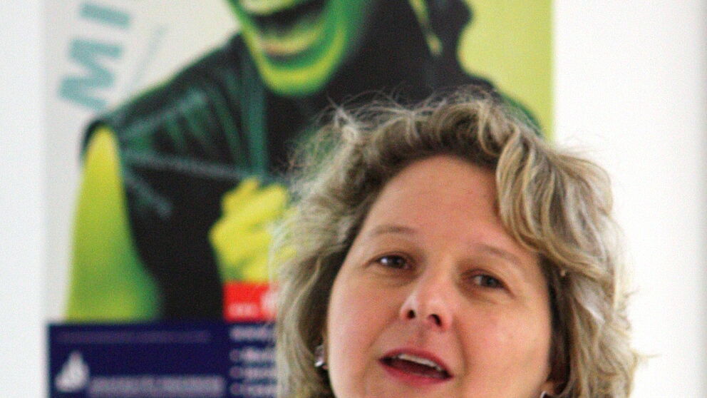 Foto (Universität Paderborn, Patrick Kleibold): Die NRW-Wissenschaftsministerin Svenja Schulze hat heute das Direct Manufacturing Research Center (DMRC) als „Ort des Fortschritts“ ausgezeichnet.