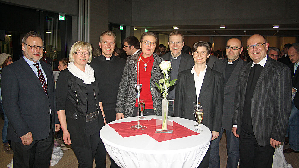Foto: Stimmten sich im Forum St. Liborius auf 2014 ein: Prof. Volker Peckhaus (Uni PB / v. l.), Hildegard Krüger, Studierendenpfarrer Nils Petrat (beide KHG), Prof. Christiane Koch (KatHO), Hans Jürgen Rade (Direktor Pauluskolleg), Benedetta Michelini (