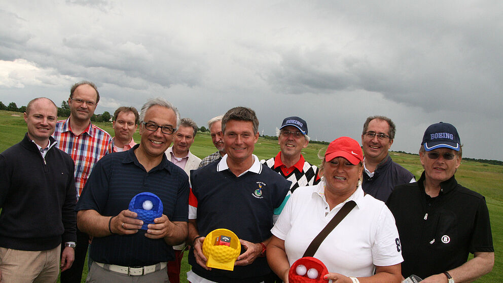 Foto (Universität Paderborn, Andreas Götte) v. l.: Stephan Eelman (Boeing), Hans-Ulrich Büse (Blue Production), Michael Aßauer (Sparkasse Paderborn Detmold), Emin Özel, Dietrich Honervogt (Stadt Paderborn), Prof. Dr. Wilhelm Schäfer (Universität Pa