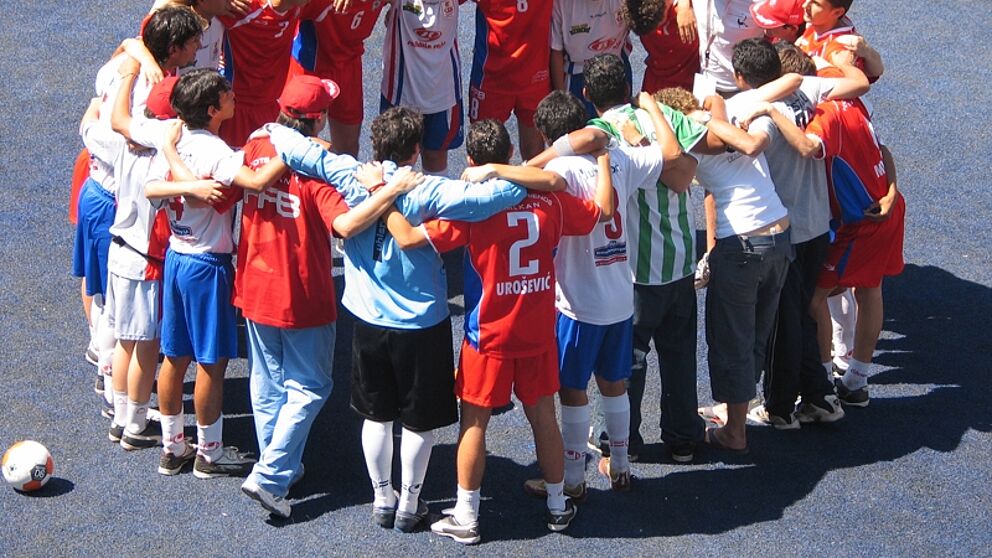Fotos (Stiftung Jugendfußball): Nicht gegen-, sondern miteinander spielten die Teams bei den verschiedenen von der "Stiftung Jugendfußball" organisierten Turnieren.