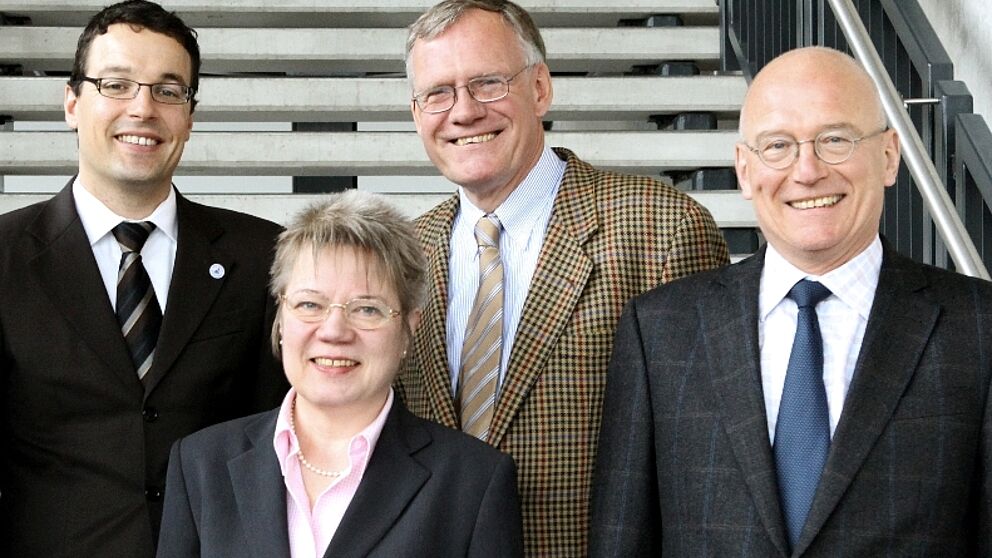 Foto (Universität Paderborn): Aus der Wirtschaftsinformatik freuen sich auf eine rege Diskussion (v. li.): Prof. Dr. Dennis Kundisch vom „Lehrstuhl für Wirtschaftsinformatik, Information Management & E-Finance“, Prof. Dr. Leena Suhl vom „Lehrstuhl
