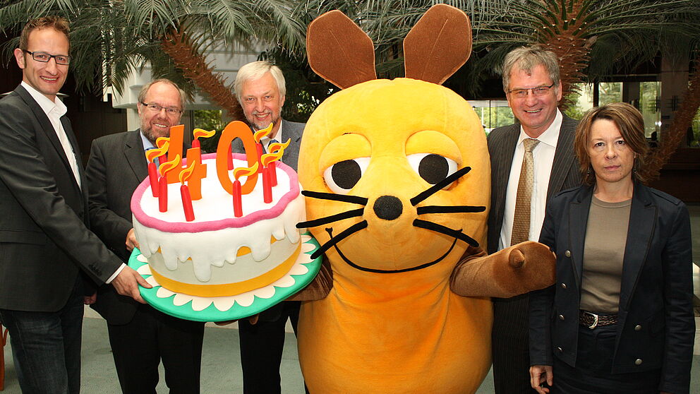 Foto (Universität Paderborn, Patrick Kleibold): René Möller (Stellvertretender Betriebsleiter PaderSprinter), Prof. Reinhard Keil (Vorstandsvorsitzender HNI), Prof. Wilhelm Schäfer (Vizepräsident für Forschung und wissenschaftlichen Nachwuchs der Un