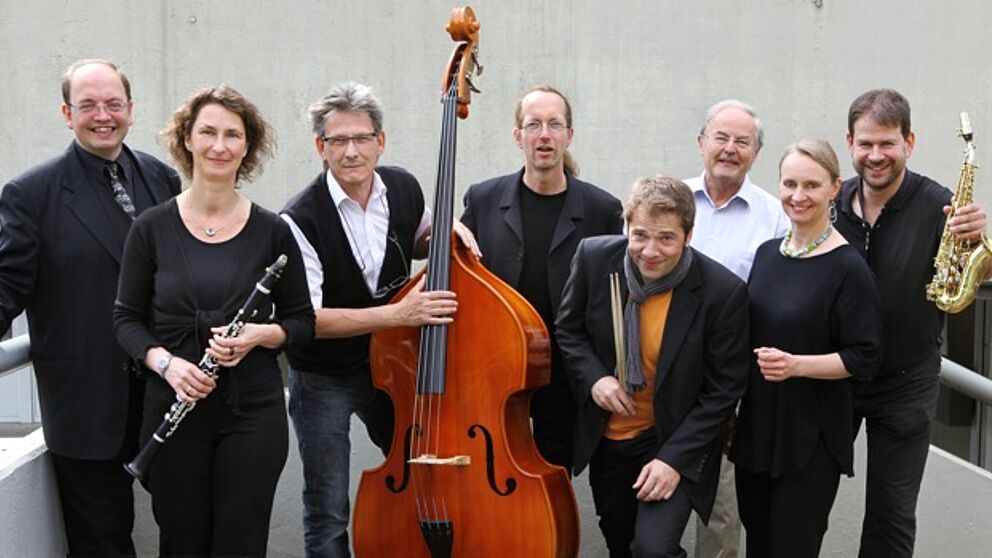 Bild v. l. n. r. (Adelheid Rutenburges): Hans Hermann Jansen, Britta Jones, Prof. Dr. Thomas Krettenauer, Eckhard Wiemann, Barny Bürger, Marton Keönch, Marianne Wiemann, Uli Lettermann