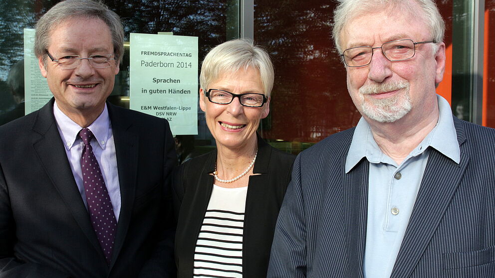 Foto (Universität Paderborn, Vanessa Dreibrodt): Eröffneten den Fremdsprachentag (v. r. n. l.): Prof. em. Dr. Dr. h. c. mult. Peter Freese (Universität Paderborn), Gertrud Pannek (Hauptdezernentin für Gymnasien und Fachdezernentin Englisch im Regierun