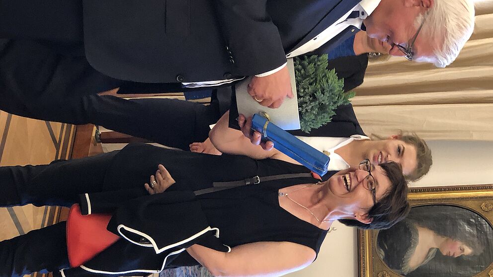 Foto (Universität Paderborn, Marc Schüle): Prof. Dr. Birgitt Riegraf, Präsidentin der Universität Paderborn, und Bundespräsident Dr. Frank-Walter Steinmeier.