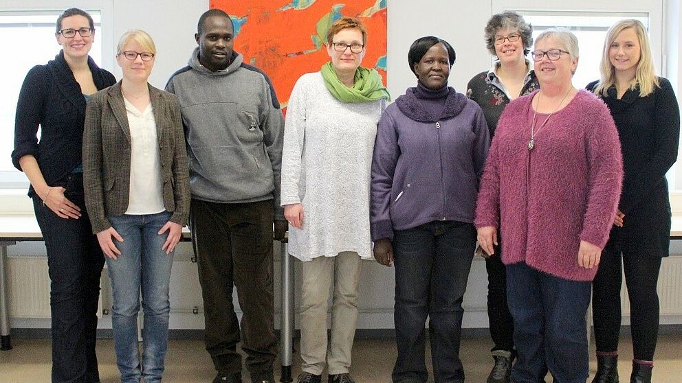 Foto (Sandra Erdmann, PLAZ): (v. l. n. r.) Katharina Gefele (PLAZ), Caroline Struchholz (Erziehungswissenschaft), Nicholas Omondi (Lwak), Prof. Dr. Christine Freitag (Erziehungswissenschaft), Syphrose Akello (Lwak), Dr. Annegret Hilligus (PLAZ), Erika Wie