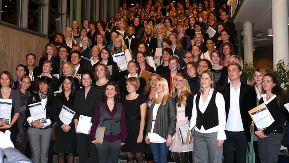 Foto: Die Absolventinnen und Absolventen des Wintersemesters 2009/2010.