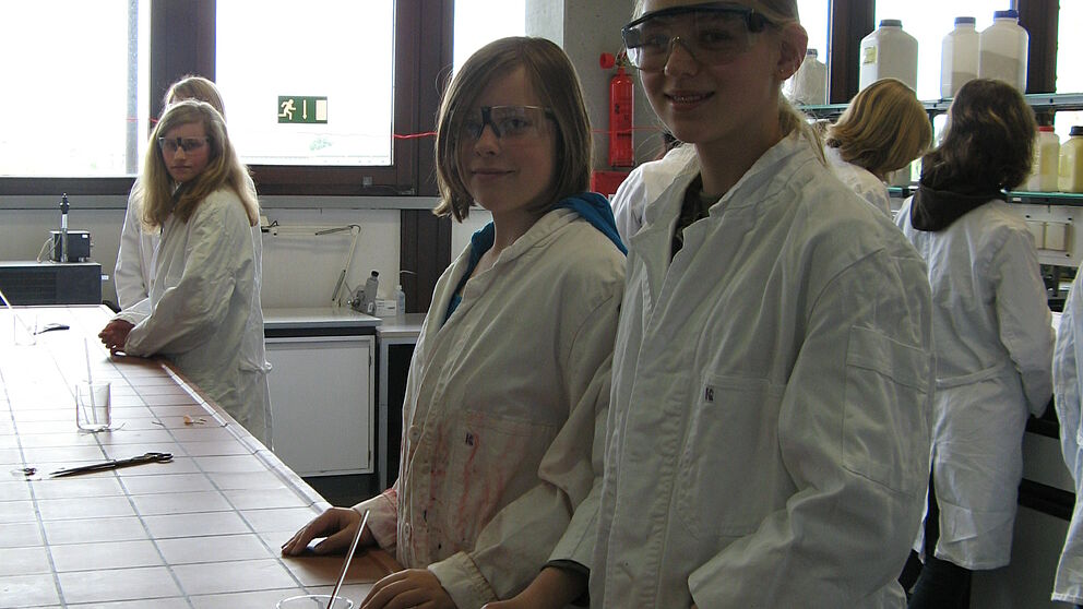 Foto (Universität Paderborn, Anja Demir): Girls‘ Day Workshop „Chemielaborantin“.