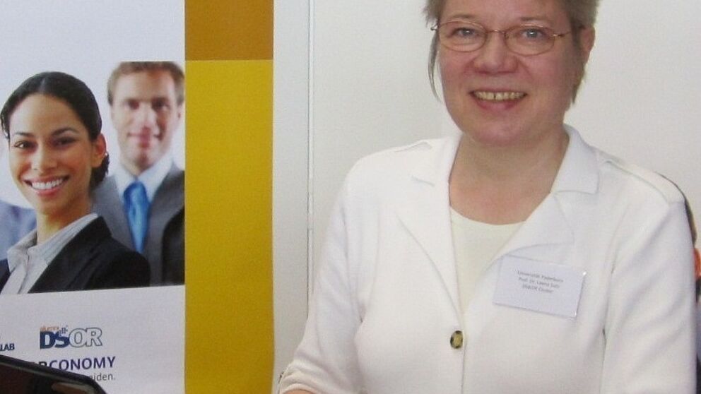 Foto (Universität Paderborn, Ulrike Kropf): Prof. Dr. Leena Suhl vom Decision Support & Operations Research Lab der Universität Paderborn freut sich auf den Know-how-Transfer.