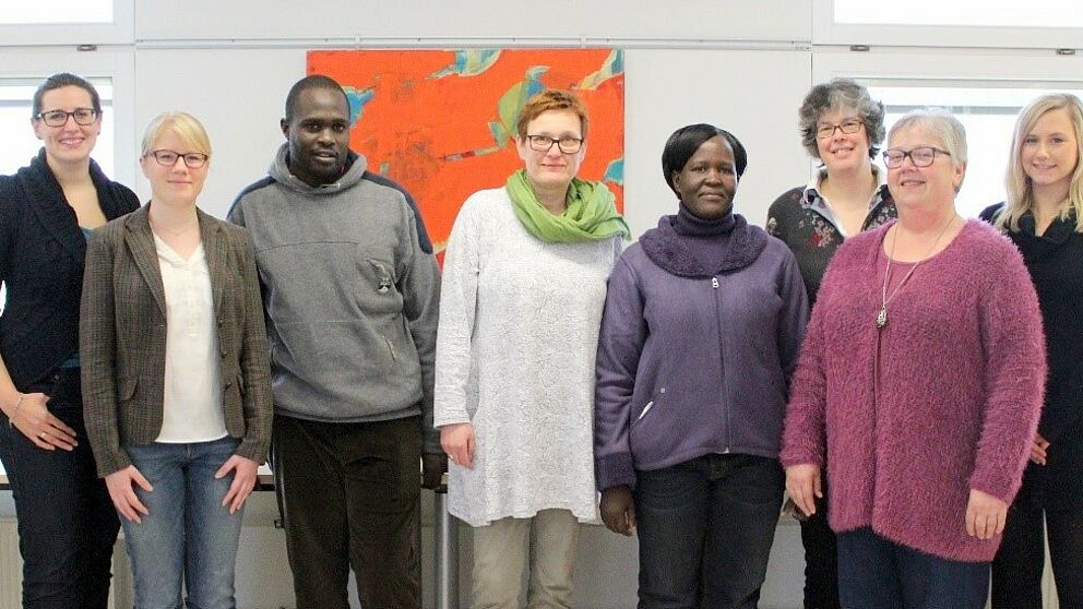 Foto (Sandra Erdmann, PLAZ): (v. l. n. r.) Katharina Gefele (PLAZ), Caroline Struchholz (Erziehungswissenschaft), Nicholas Omondi (Lwak), Prof. Dr. Christine Freitag (Erziehungswissenschaft), Syphrose Akello (Lwak), Dr. Annegret Hilligus (PLAZ), Erika Wie