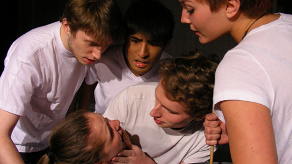 Foto: Hektik in der Küche des Thai-Imbiss „Der goldene Drache“ (v.l.n.r.: Julia Chenusha, Martin Fromme, Sebastian Langen, Michael Backer, Coco Feige).