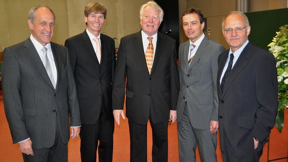 Foto (Universität Paderborn, Mark Heinemann): (v. l.) Prof. Dr. Franz J. Rammig, Prof. Dr. Nikolaus Risch, Prof. Dr. Hans-Dieter Rinkens, Prof. Dr. Bardo Herzig und Prof. Dr. Dr. Jürgen Baumert.