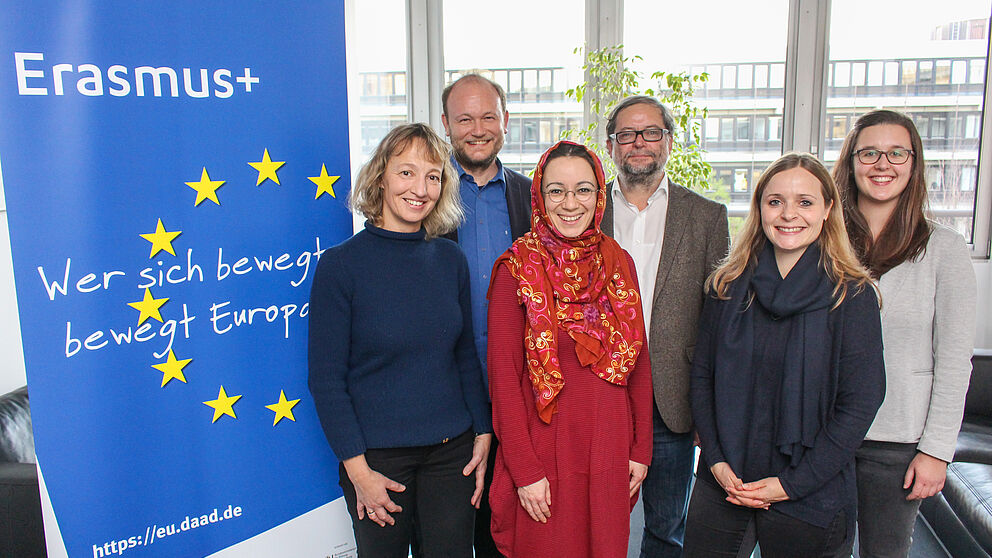 Foto (Universität Paderborn, Johannes Pauly): v. l.: Prof. Dr. Sabine Schmitz, Prof. Dr. Klaus von Stosch, Jun.-Prof. Dr. Muna Tatari, Prof. Dr. Michael Hofmann, Nicola Weinert, Juliane Eisenmann.