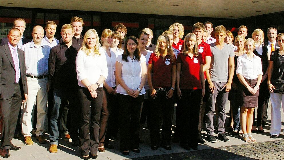 Foto (Sparkasse Paderborn): v. li.: Prof. Dr. Marc Beutner, Markus Schöncke, Christof Gockel, Arndt Hecker, Niko Thelen, Simon Wrede, Claudia Straßburg, Christina Roelfes, Julia Clifton, Thomas Scholl, Verena Matthes, Sarah Köper, Philipp Dahlmeier, An