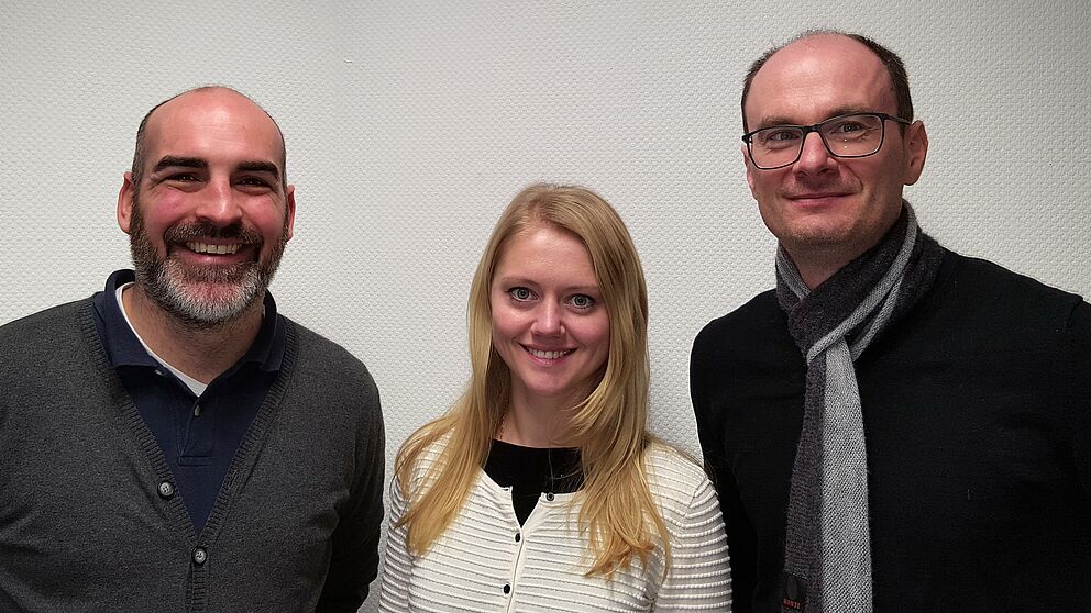 Foto (Universität Paderborn): Das KoProNa-Team für OWL: Simon Gröger, Johanna Miles und Prof. Dr. Dietmar Heisler.
