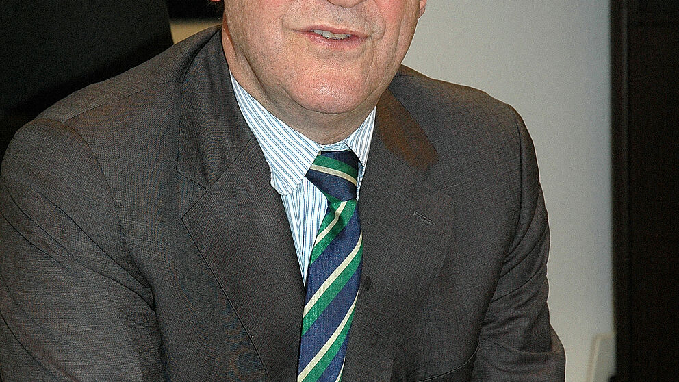 Foto (Zuse-Institut Berlin): Prof. Dr. Dr. h. c. Peter Deuflhard spricht über die Entwicklung neuer mathematischer Methoden für die Krebstherapie.