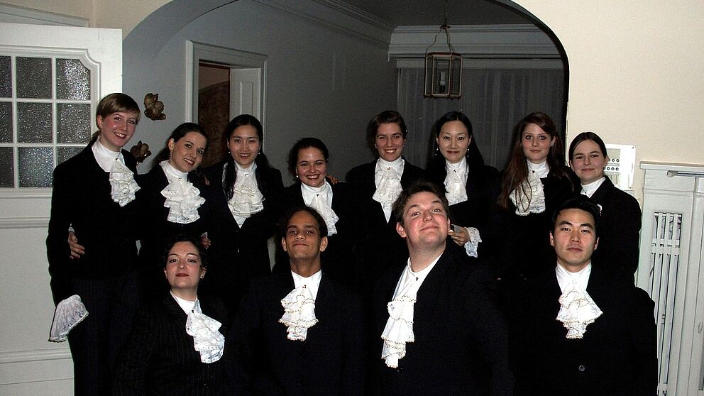 Foto: Die Gesangsklasse von Prof. Sabine Ritterbusch, Hochschule für Musik Detmold, bringt Mozarts "Hochzeit des Figaro" zur Aufführung