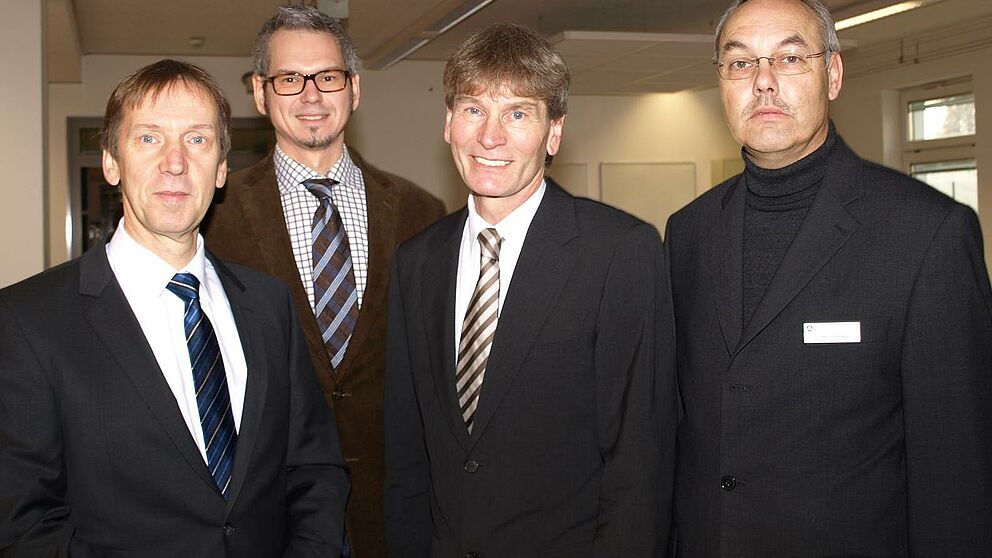 Foto (Universität Paderborn, Bianca Oldekamp): Sie informierten über die Universität Paderborn, das derzeitige Studienangebot und Besonderheiten rund um die Uni (v. l.): Rüdiger Matisz, Vorsitzender der Geschäftsführung der Agentur für Arbeit Pader