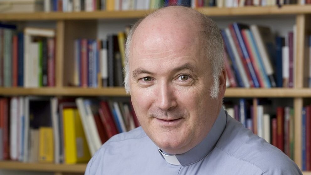 Foto: Ein Jesuit predigt in der alten Jesuitenkirche: Pater Löwenstein aus Hamburg kommt am Mittwoch nach Paderborn.