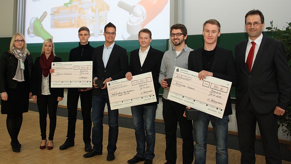 Foto (Universität Paderborn): Die Preisverleihung des FERCHAU-Förderpreises 2013 (v. l.): Julia Römermann (Ferchau), Stefanie Bäumer (Ferchau), Reinhard Schemmel, Fabian Schmitz, Frank Haverkamp, Paul Kajdewicz, Alexander Stamm und Jens Husemann (Ferc