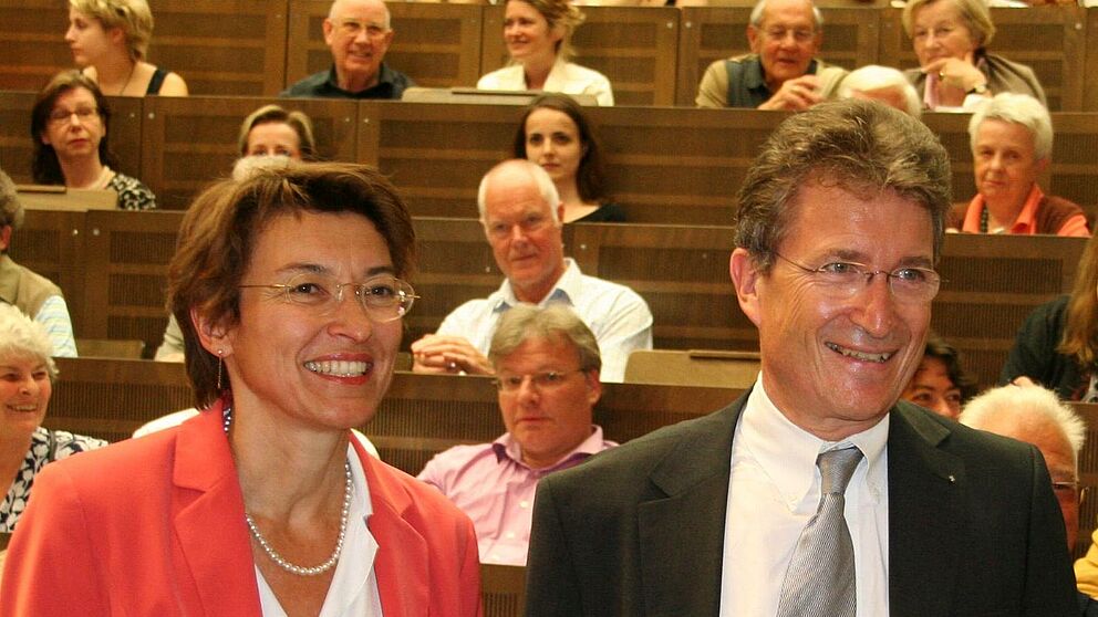 Foto (Dominik Schmidt): Prof. Dr. Helga Kuhlmann, Fakultät für Kulturwissenschaften, Institut für evangelische Theologie, Universität Paderborn, und Bischof Dr. Wolfgang Huber, Ratsvorsitzender der Evangelischen Kirche Deutschlands