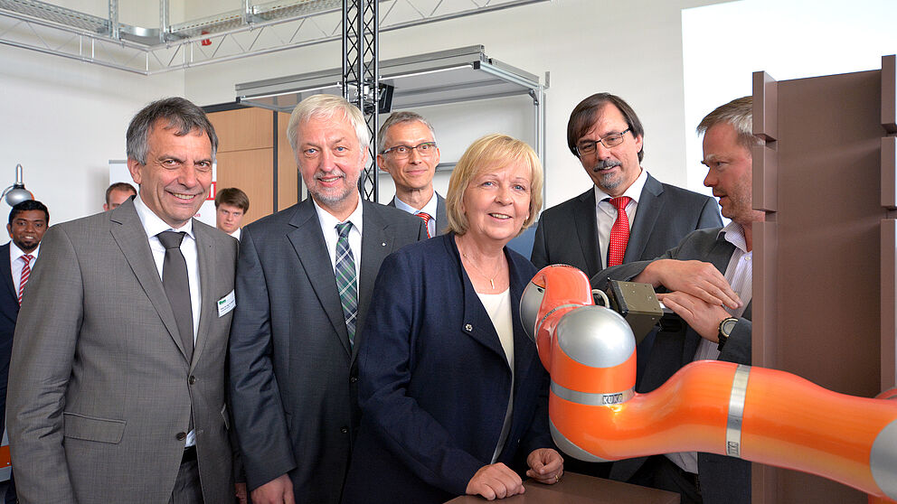 Foto (Universität Bielefeld): Rektor Prof. Dr.-Ing. Gerhard Sagerer, Präsident Prof. Dr. Wilhelm Schäfer, Prof. Dr. Günter Maier,