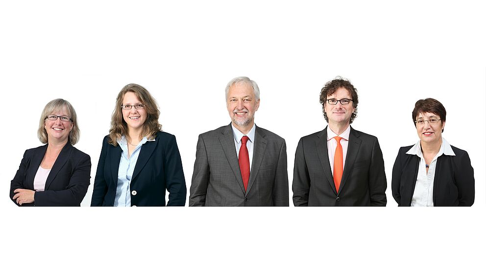 Foto (Universität Paderborn, Adelheid Rutenburges): Das neue Präsidium beginnt seine Amtszeit am 1. März 2015: Simone Probst, Prof. Dr. Christine Silberhorn, Prof. Dr. Wilhelm Schäfer, Prof. Dr. Rüdiger Kabst und Prof. Dr. Birgit  Riegraf.
