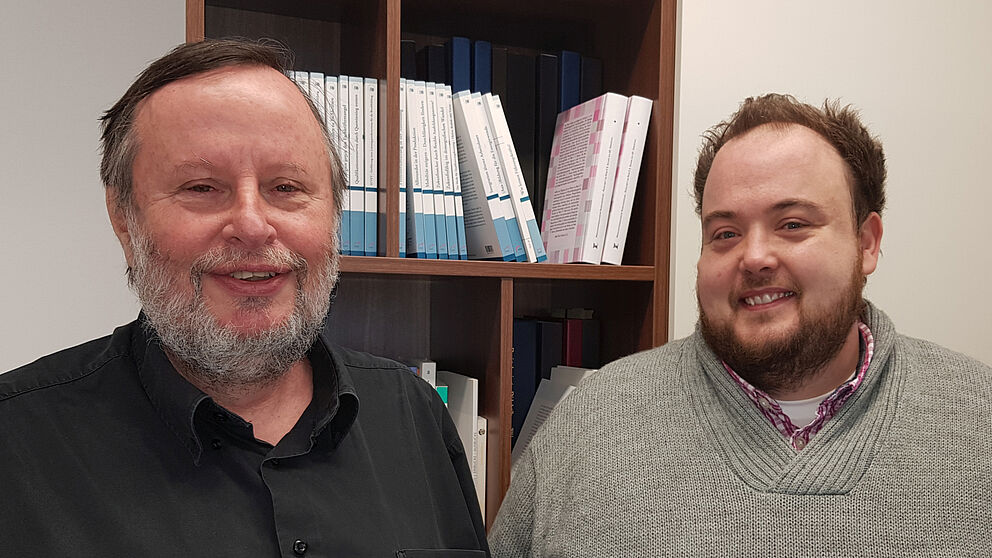 Foto (Universität Paderborn, Dr. Reinhard Schwarz): Wirtschaftspädagoge Prof. Dr. Peter F. E. Sloane (li) mit Projektkoordinator Dr. Elmar Janssen.