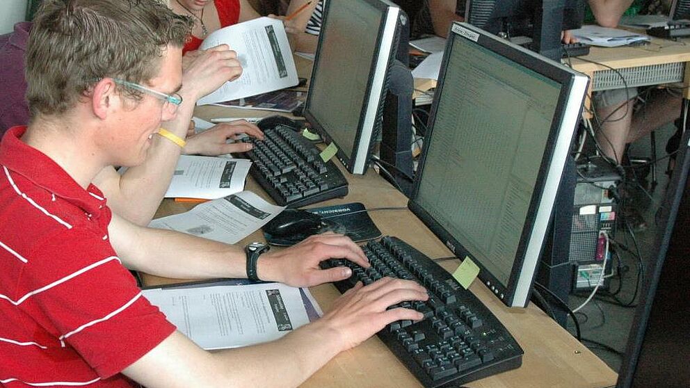 Foto (Universität Paderborn, Institut für Mathematik): Beim Workshop Computertomographie lernen Schülerinnen und Schüler viele mathematische Modelle, die für dieses unverzichtbare Hilfsmittel der modernen Medizin nötig sind.