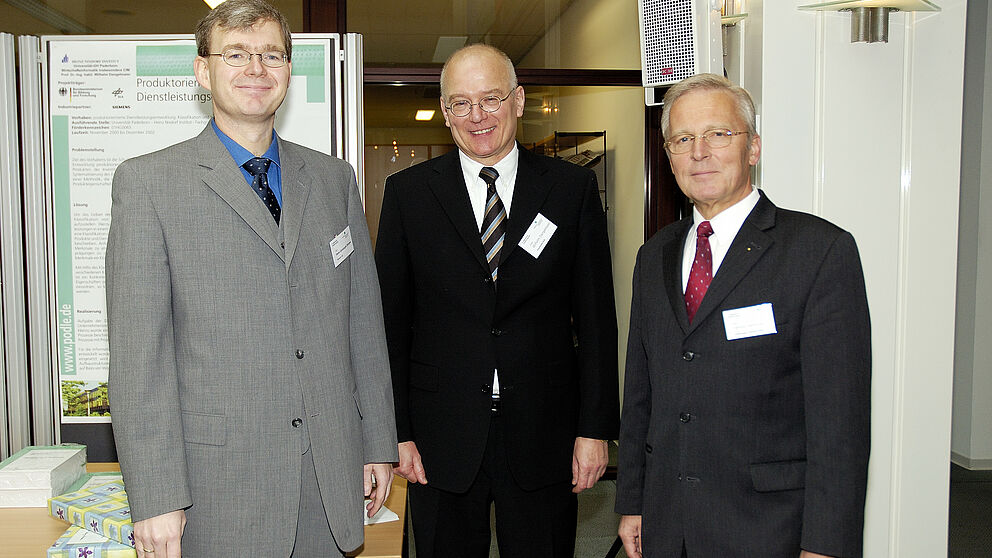 Foto (v. li.): Die drei Hauptredner der 7. Paderborner Frühjahrstagung: Dr. H. C. Dönges, Leiter Sector Development RFID Siemens AG, Prof. Dr.-Ing. Wilhelm Dangelmaier, Universität Paderborn, Leiter des Fraunhofer-ALB, und Dipl.-Ing. H. Hennicke, Werkl