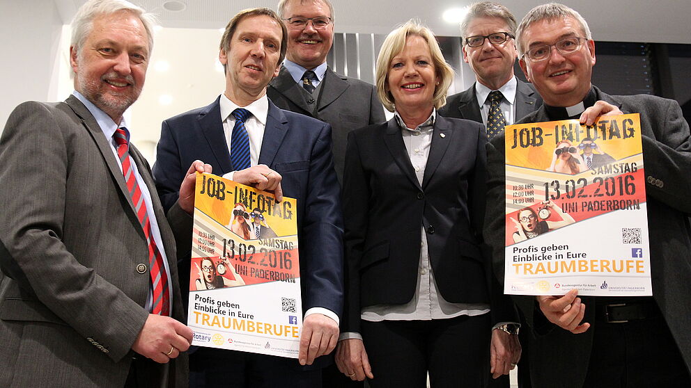 Foto (Universität Paderborn, Nina Reckendorf) Freuen sich auf viele Besucher (v. li.): Prof. Dr. Wilhelm Schäfer, Präsident der Universität Paderborn, Rüdiger Matisz, Geschäftsführer der Agentur für Arbeit, Stefan Ruberg, Präsident des Rotary Clu