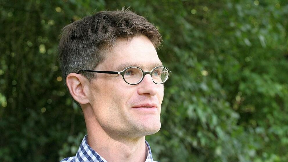 Foto (Universität Paderborn): Prof. Dr. Andreas Münzmay tritt die neue Akademie-Professur in der Musikwissenschaft an.