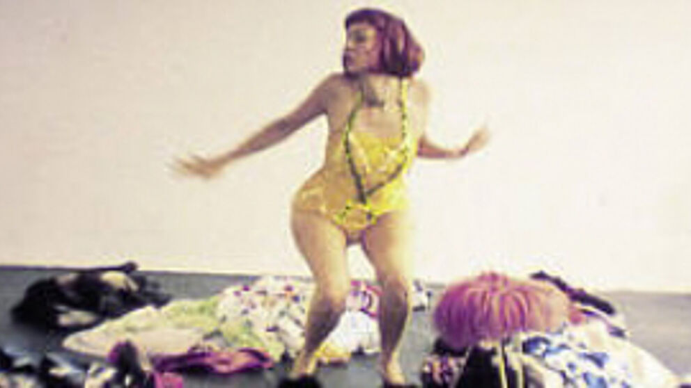 Filmstill aus Anja Czioska, «One Pussy Show», D 1998, Farbe, Lichtton, 16mm, 6 min.