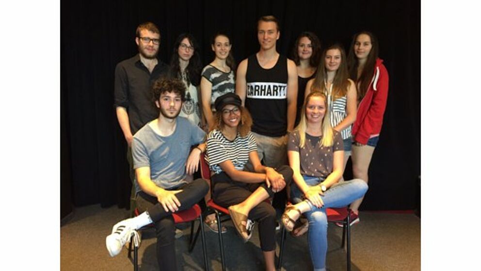 Foto (Universität Paderborn): (v. l.) Das Team von „Oberhausen trifft Paderborn“: Mathias Hartmann, Jarah Doomernik, Lucie Wendtland, Hendrik Funke, Julia Kipper, Maureen Fritzsche, Kirsten Rohde, Valentino Lai, Mela Vollmer und Annika Witschel.