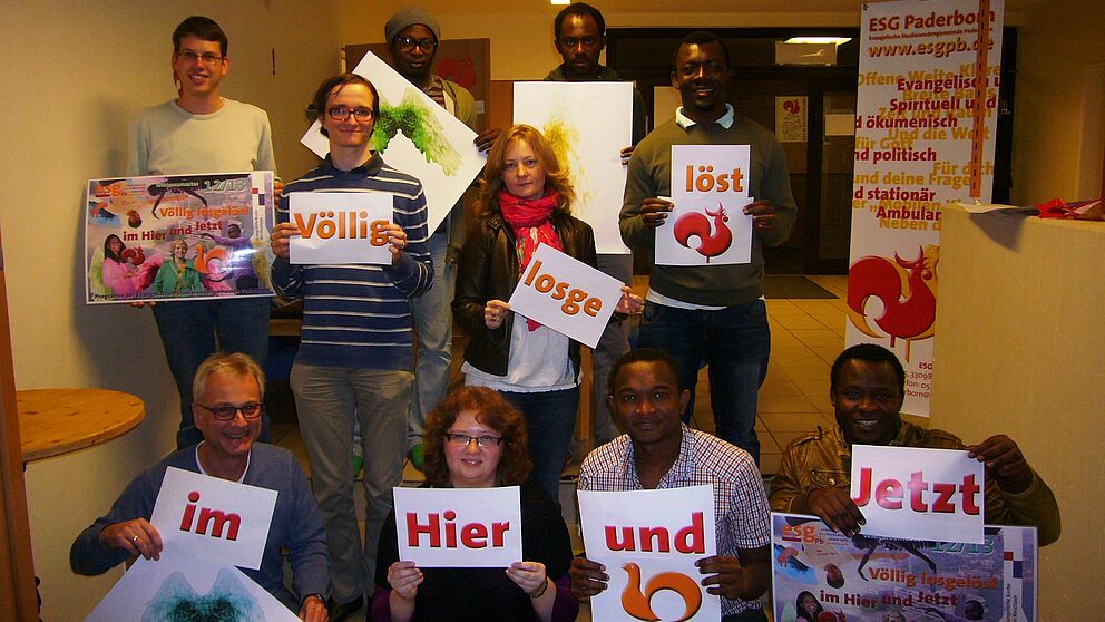 Foto: Neben Studierenden sind folgende ESG-Mitarbeitende zu sehen: unten links: Matthias Surall; untere Reihe, 2. von rechts: Fabrice Ndanga Wotchouang; in der Bildmitte: Alexandra Schmidt.