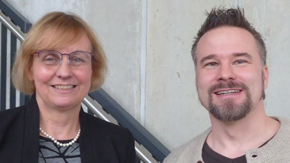 Foto (Universität Paderborn): (v. l.) Prof. Dr. Kirsten Schlegel-Matthies und Prof. Dr. Matthias Bauer.