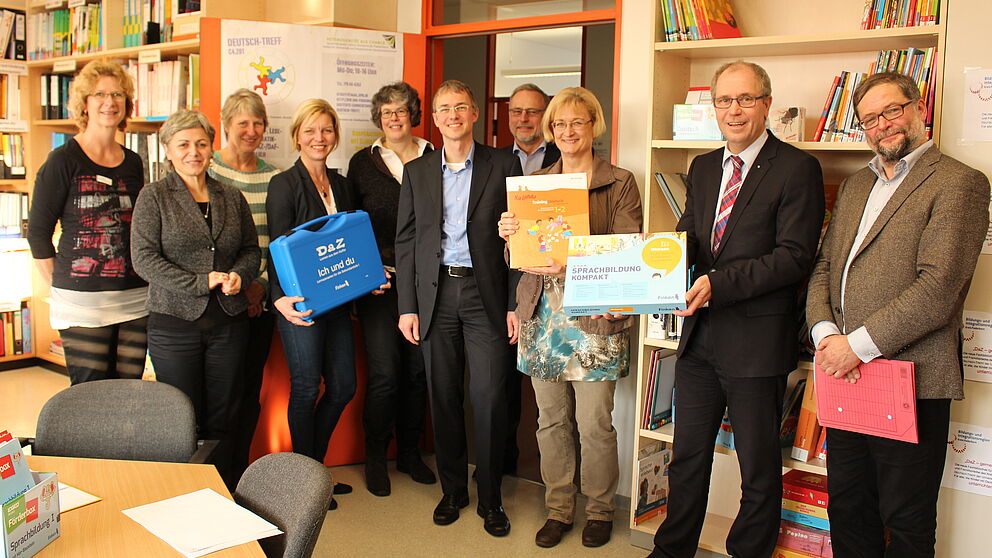 Foto (Universität Paderborn, Frauke Döll), v. li.: Erika Berner-Kaffenberger, Elvira Topalovic, Cornelia Zierau, Claudia Kukulenz, Annegret Hilligus, Oliver Vorndran, Volker Peckhaus, Anne Mischendahl, Manfred Müller, Michael Hofmann.