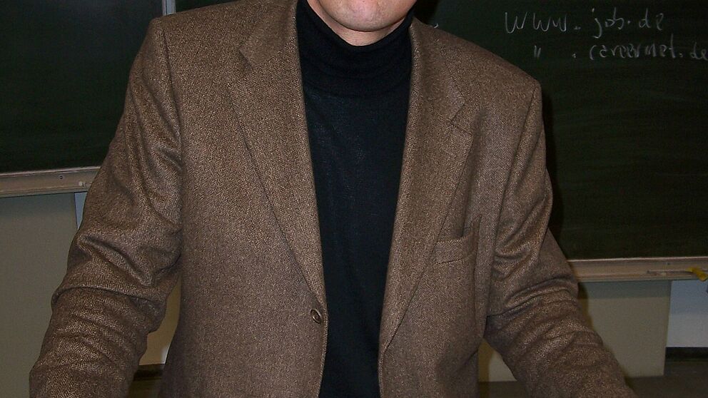 Foto (Mark Heinemann ): Klaus Schrotthofer, Chefredakteur der Westfälischen Rundschau, stand an der Universität Paderborn ausführlich Rede und Antwort und ermutigte die Studierenden, den Beruf des Journalisten zu ergreifen.