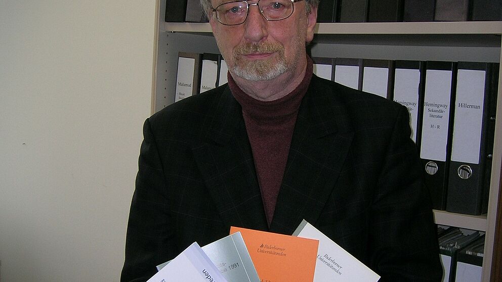 Foto: Prof. Dr. phil. Dr. h.c. mult. Peter Freese, Initiator und Herausgeber der Paderborner Universitätsreden (PUR), deren 100. Heft jetzt erschienen ist.