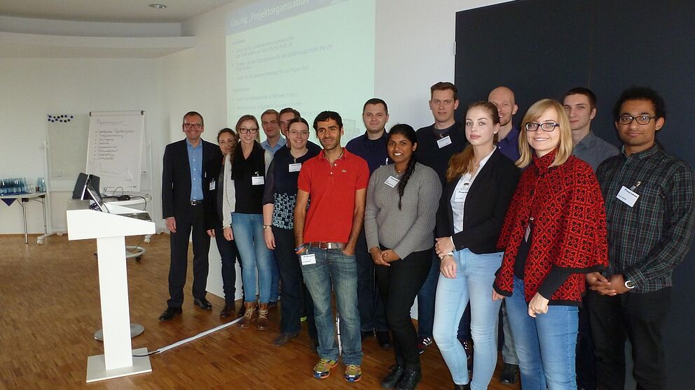 Foto (Ferber-Software GmbH): 13 Studierende der Uni Paderborn waren zu Besuch bei der Ferber-Software GmbH in Lippstadt.